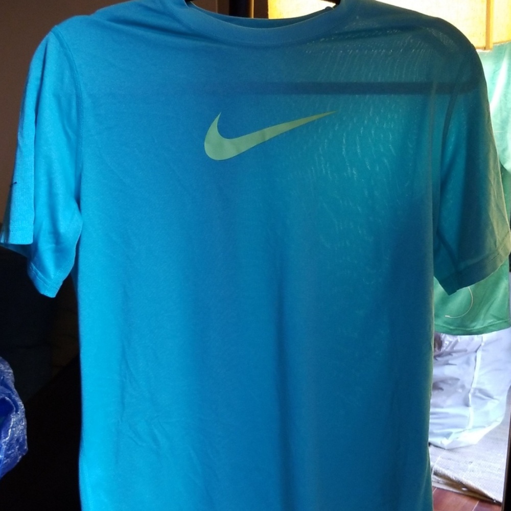 Shirt - Picture 2 of 7